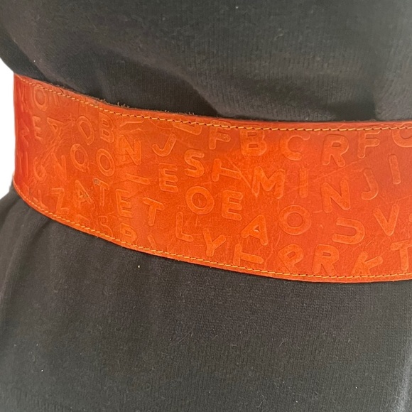 Leather Belt vintage brass buckle size s/m wide width great condition embossed - Picture 8 of 8